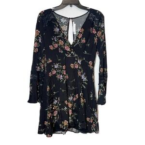 ASTR The Label Fit & Flare Sheath Dress M Black Floral Bell Sleeve Lace V-Neck